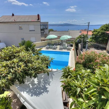 Family Friendly House With A Swimming Pool - 19969 *