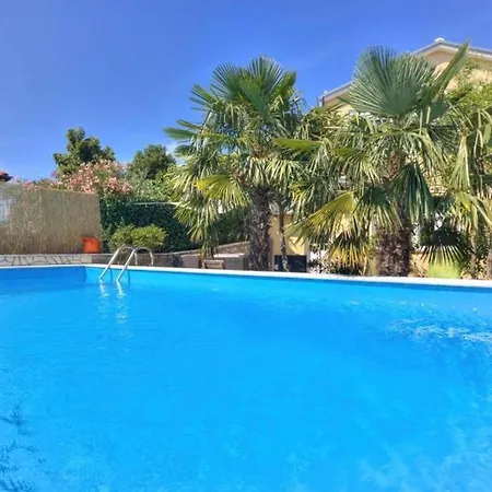 Family Friendly House With A Swimming Pool - 19969 *