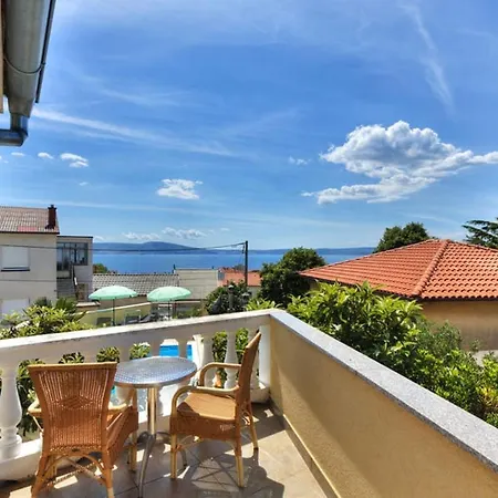Family Friendly House With A Swimming Pool - 19969 Holiday home *
