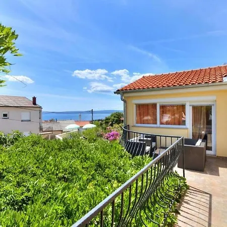 Family Friendly House With A Swimming Pool - 19969 Holiday home *