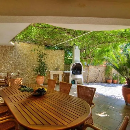 Family Friendly House With A Swimming Pool - 19969 *