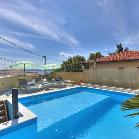 Family Friendly House With A Swimming Pool - 19969 *